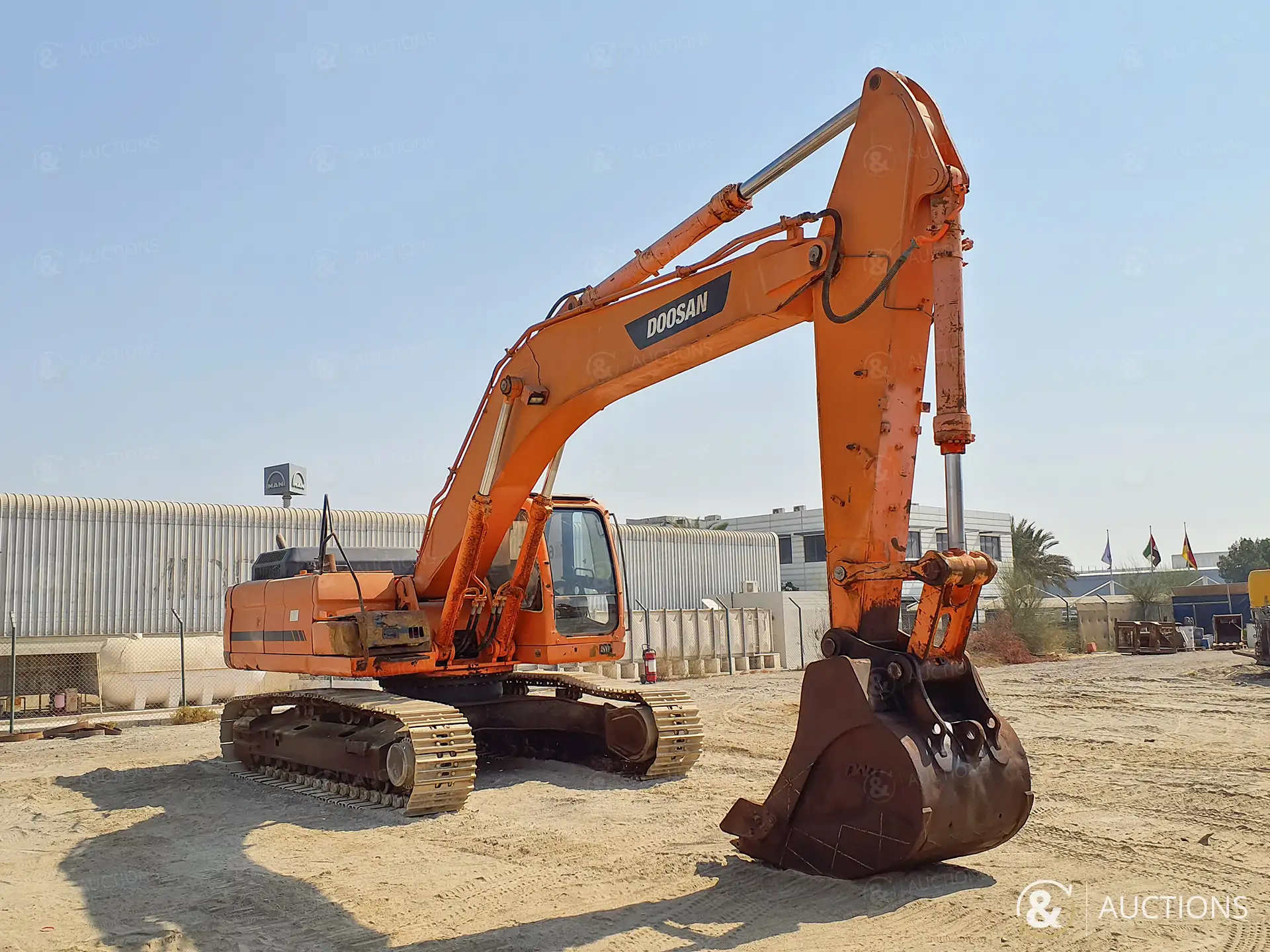 صورة ل حفارات مجنزرة 2012 دووسان DX340LC للبيع في غانا