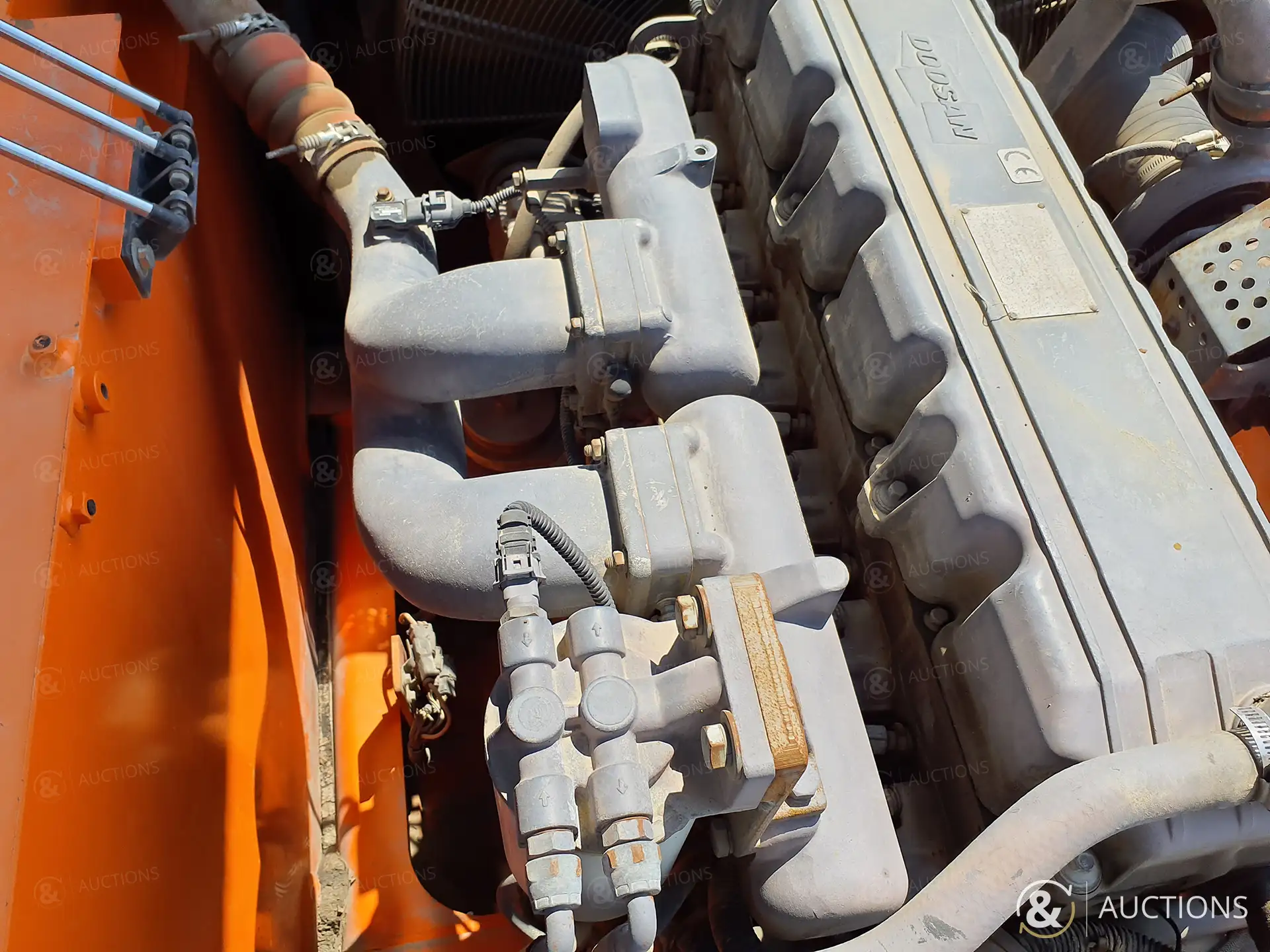 صورة ل حفارات مجنزرة 2012 دووسان DX340LC