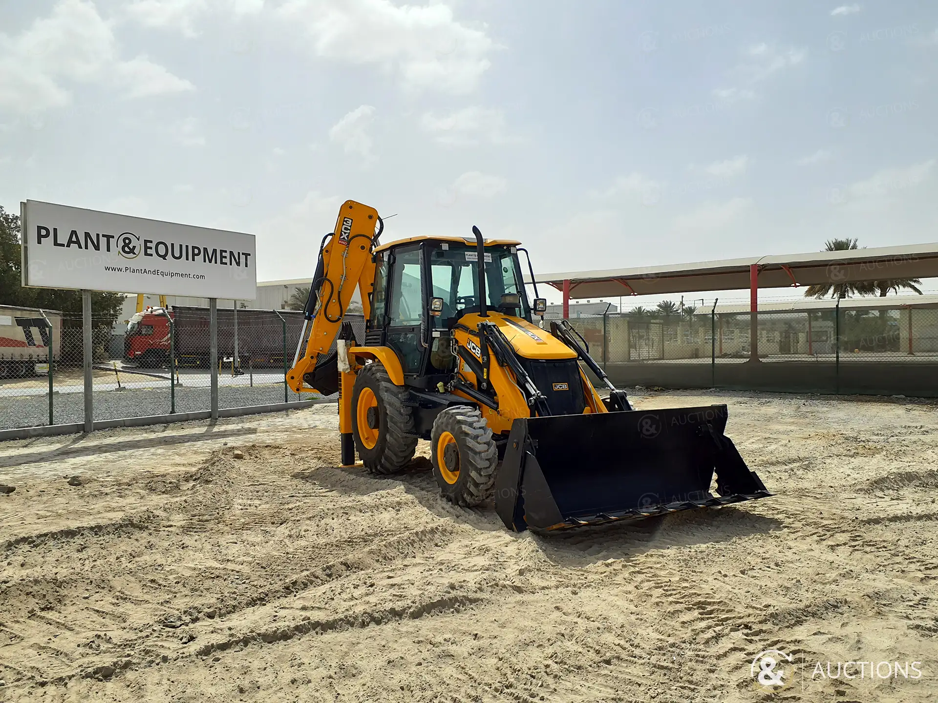 صورة ل 2025 جيه سي بي 3CX PRO (للتصدير فقط)