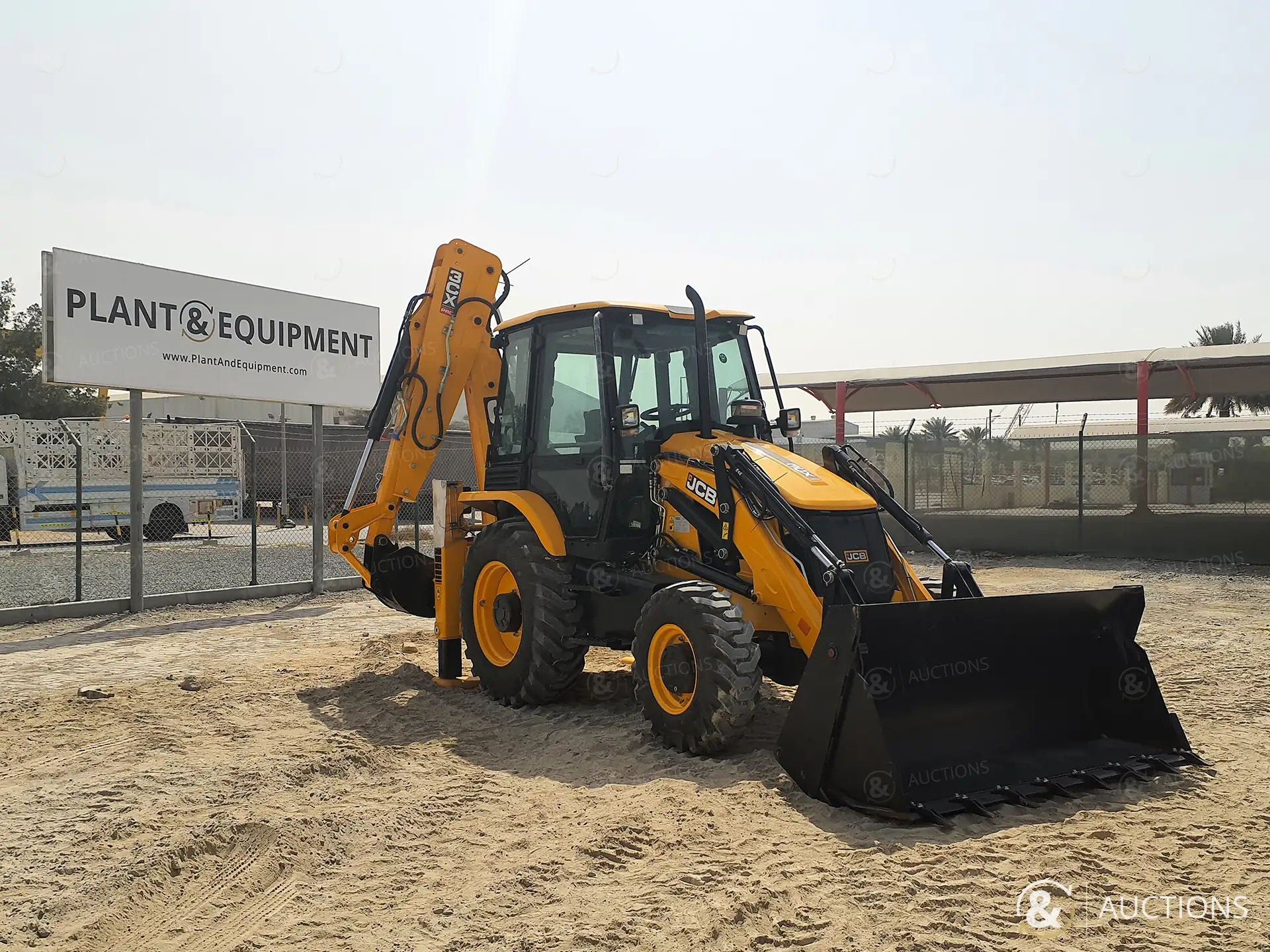 صورة ل 2025 جيه سي بي 3CX PRO (للتصدير فقط)