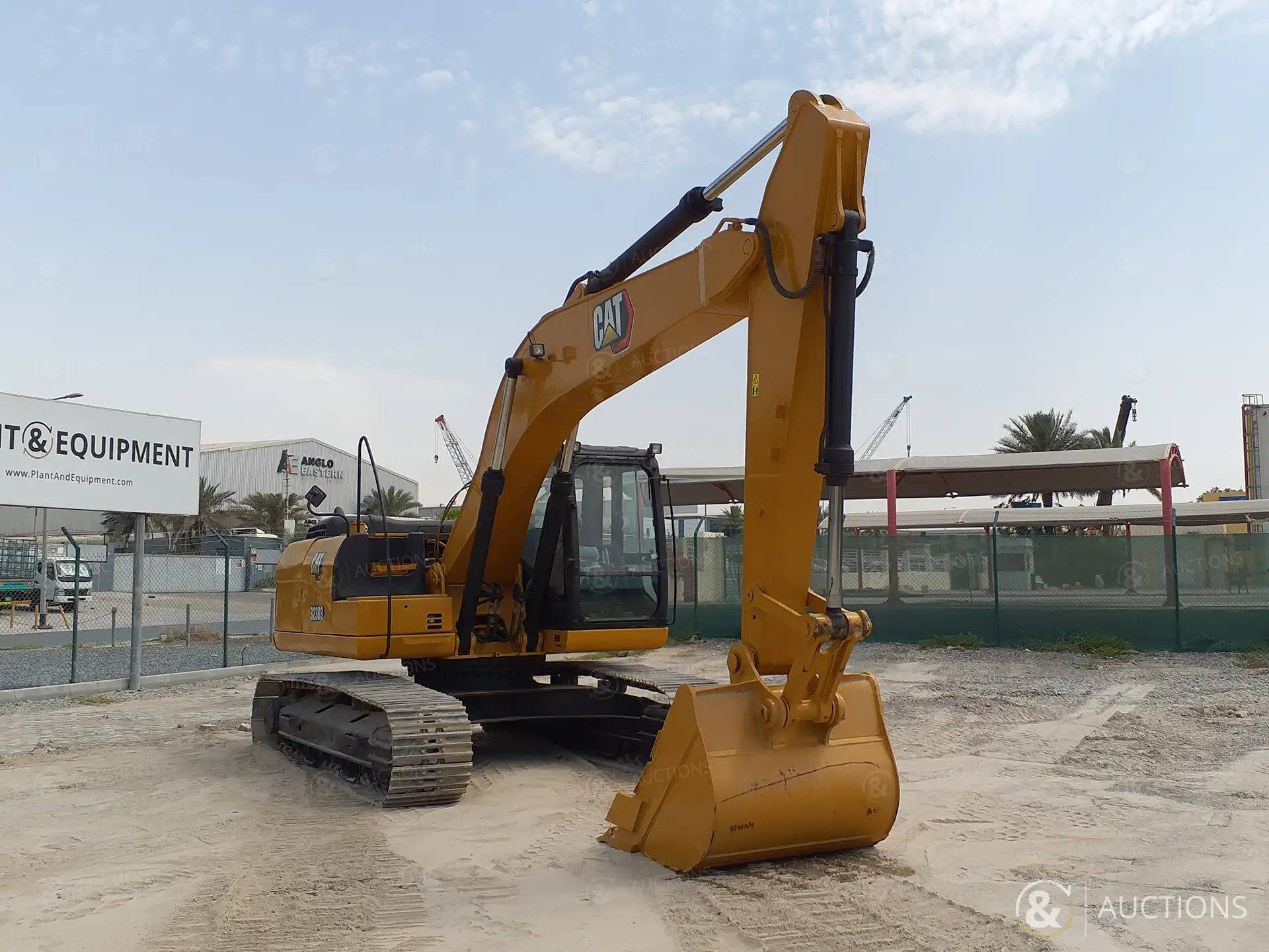 صورة ل حفارات مجنزرة 2018 كاتربيلر 323D3