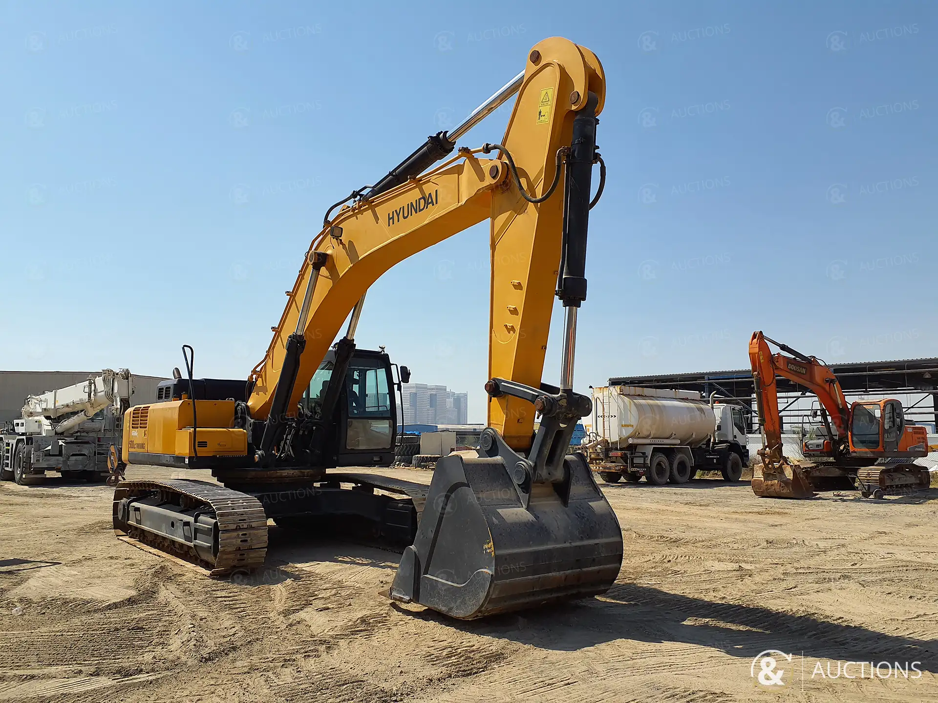 صورة ل معدات البناء 2017 هيونداي R500LC-7 للبيع في المملكة المتّحدة