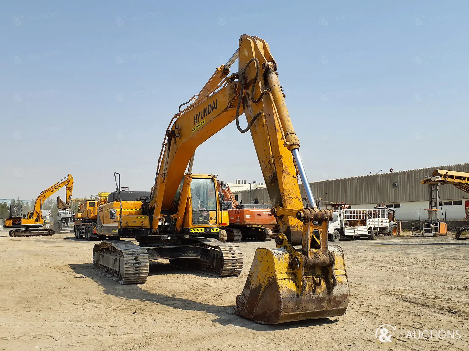 صورة ل 2014 هيونداي R330LC-9SH