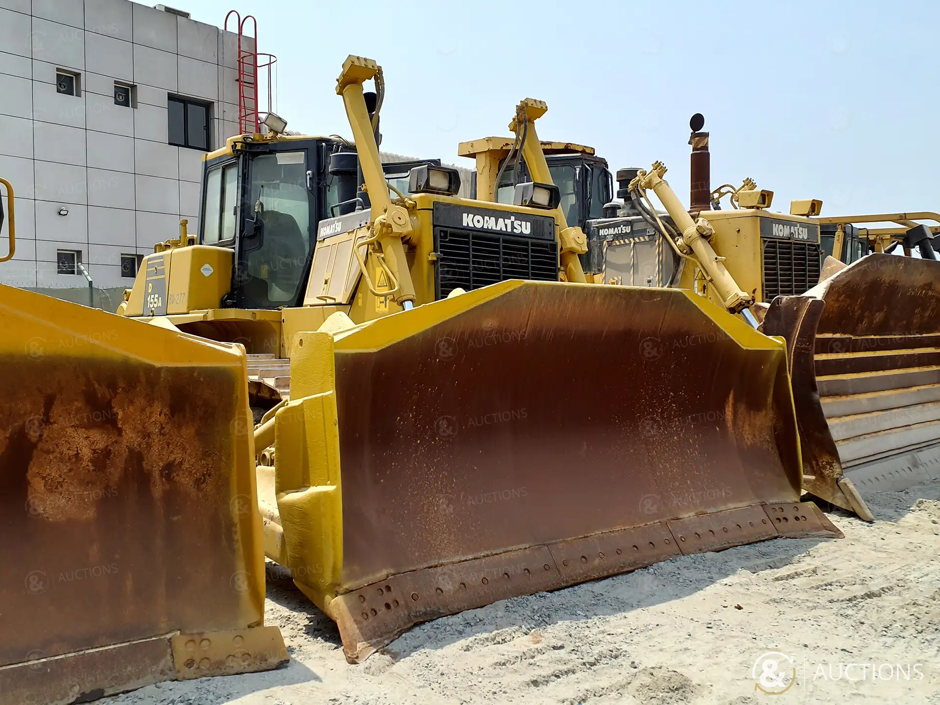 صورة ل جرارات مجنزرة 2014 كوماتسو D155A-6
