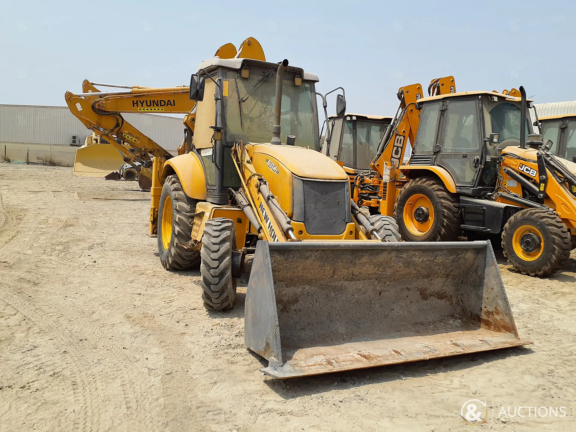 صورة ل لوادر حفارة 2015 نيو هولاند B90B