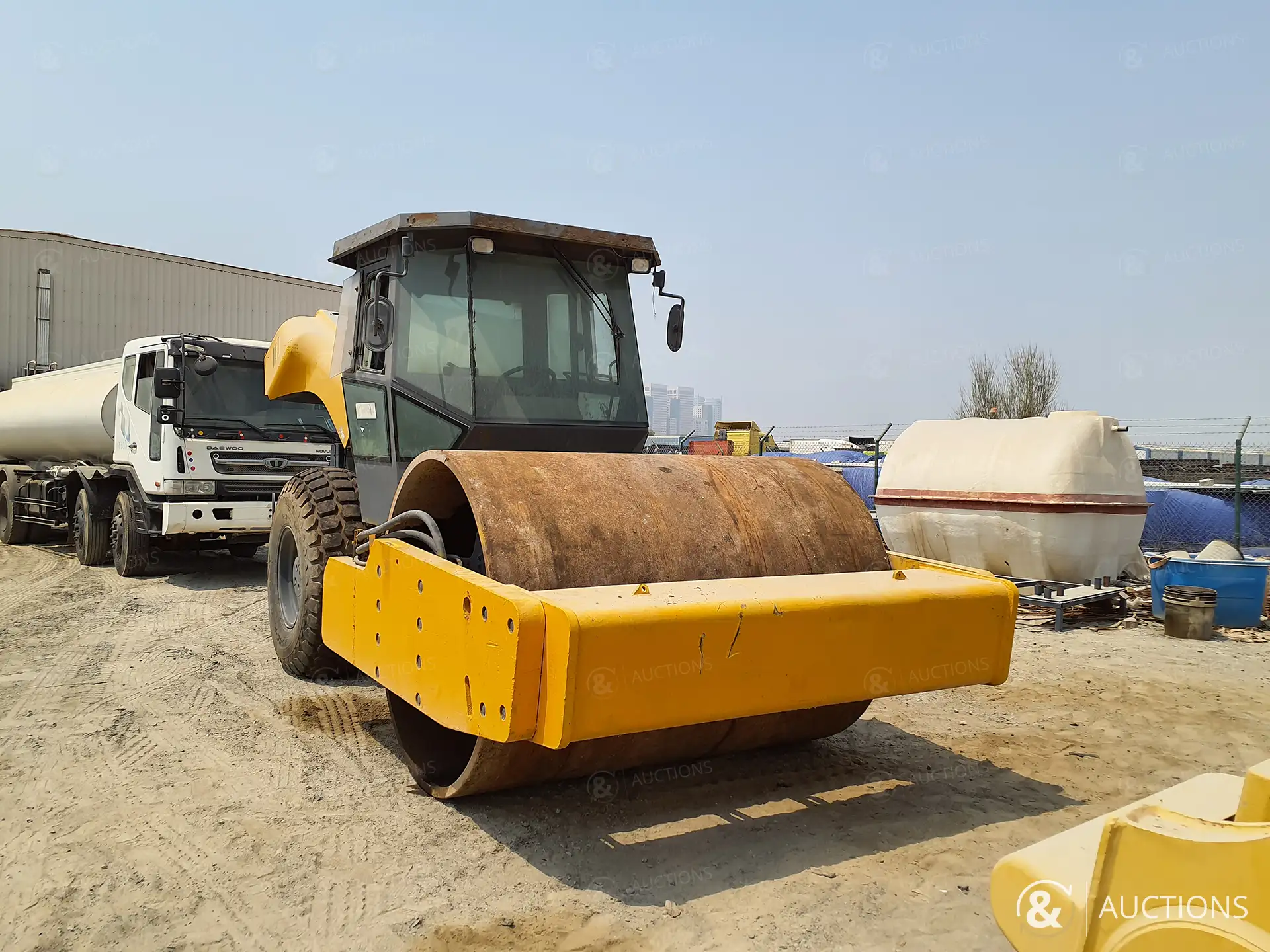 صورة ل معدات رص 2014 ديناباك CA510D