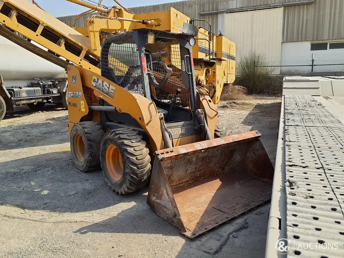 2015 CASE SR200-cover-image