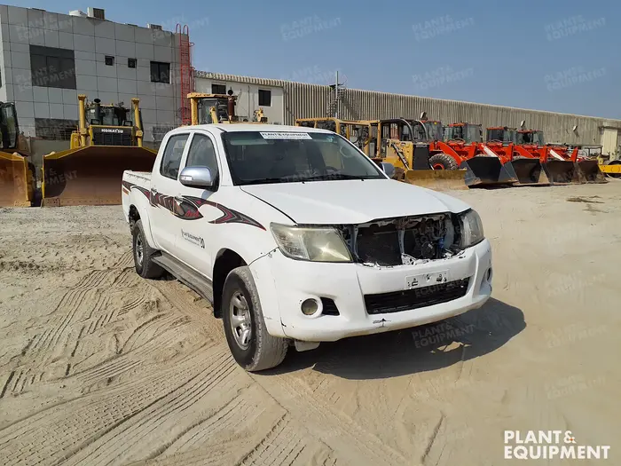 2015 TOYOTA HILUX-cover-image