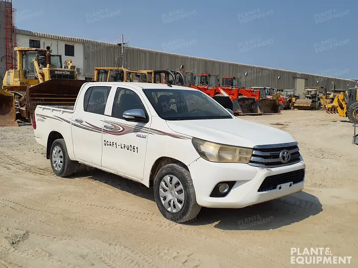 2016 TOYOTA HILUX-cover-image