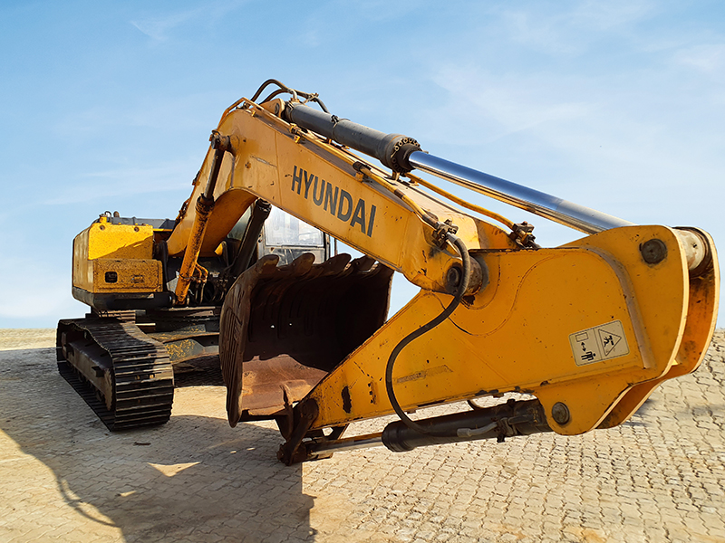 2017 Hyundai R220LC-7-cover-image